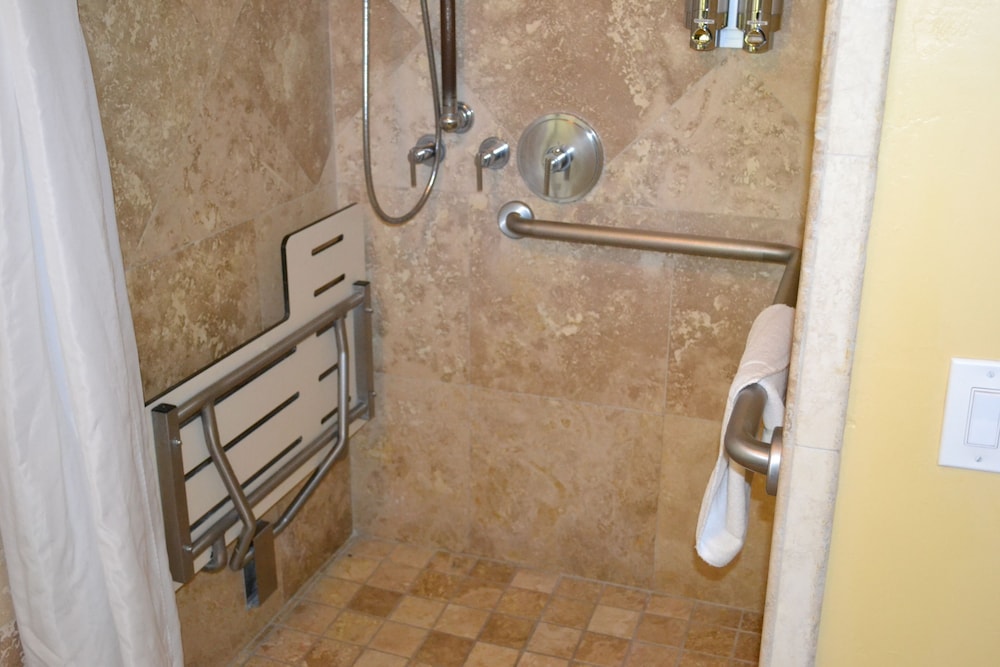 2 Double Beds, Kitchen, Accessible photo 3