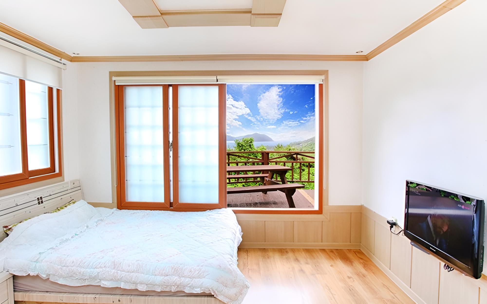 Room (Mountain and Field) - Photo 6