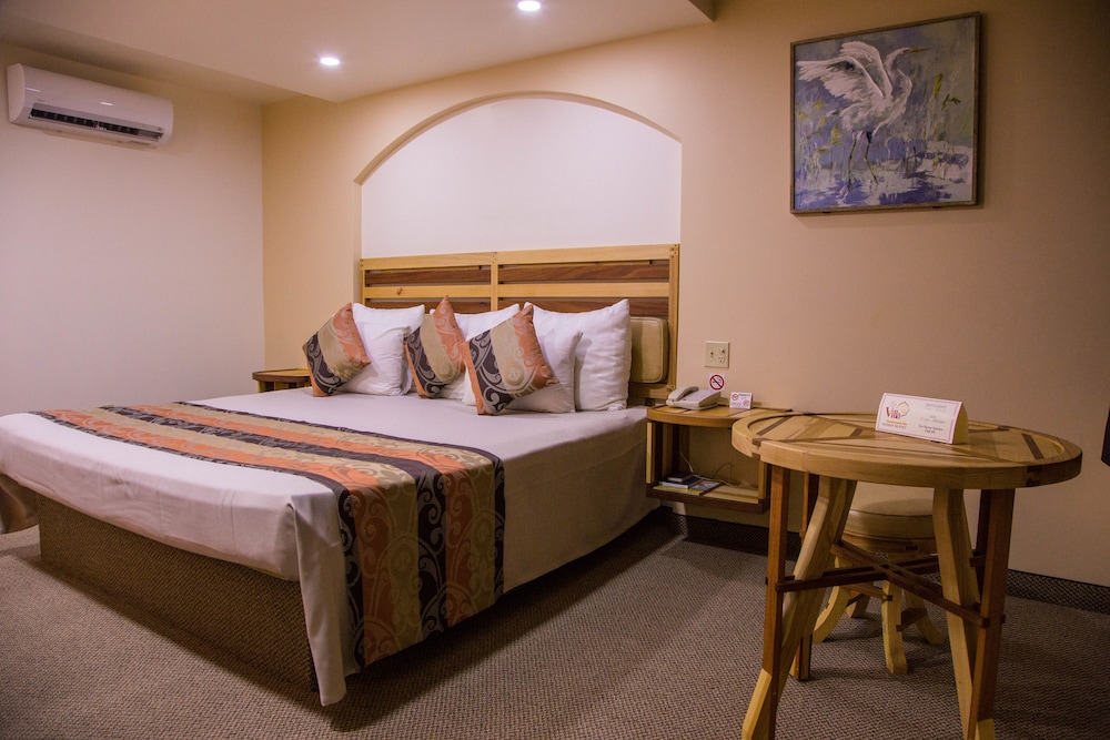 Deluxe Villa, 1 King Bed - Photo 7