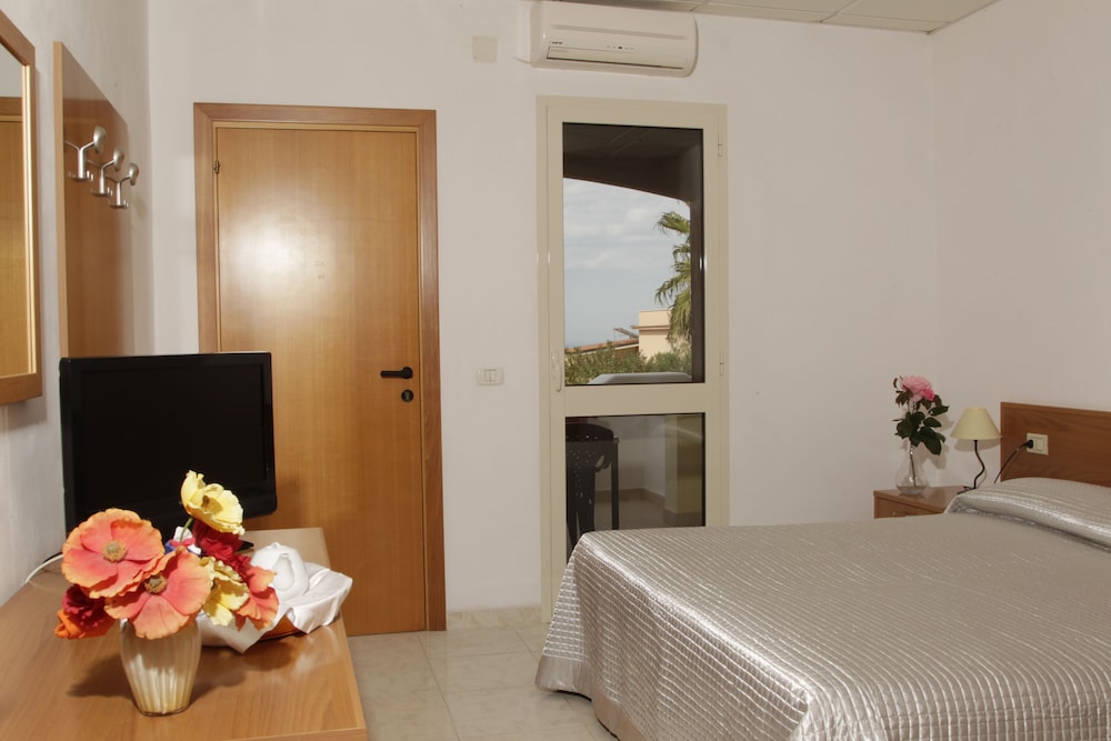 Double or Twin Room, Sea View