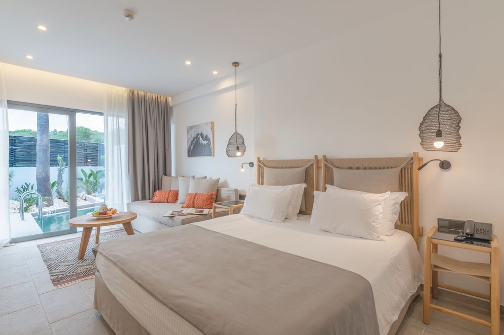 Executive Room, Pool View - Photo 4