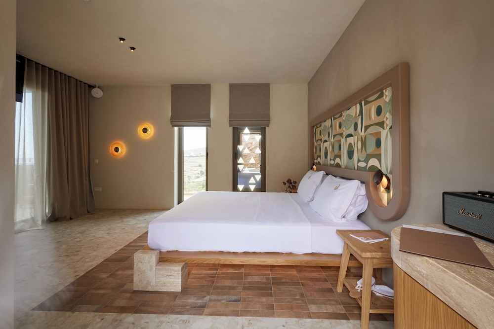 Deluxe Suite with Outdoor Tub - Photo 14