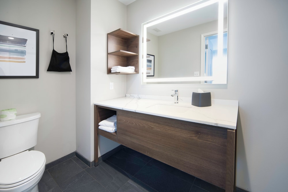 Suite, 1 King Bed, Kitchen (Living Dining) - Photo 2