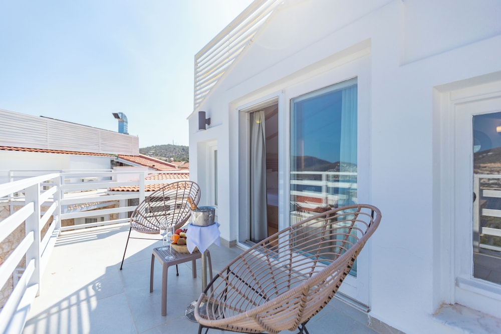 Penthouse Room, Jetted Tub, Sea View - Photo 31