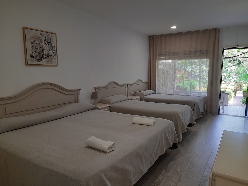 Habitación Cuádruple Familiar, con Vista al Jardín, Planta Baja