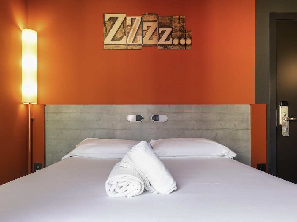 Standard Room, 1 Double Bed, Patio - Photo 4