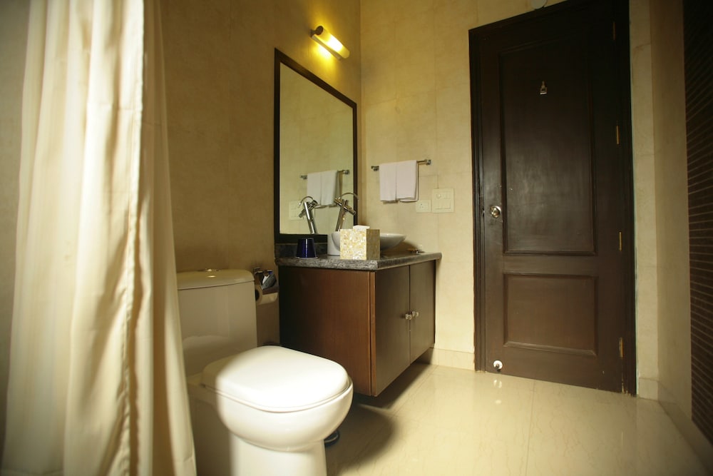 Deluxe Double or Twin Room, Balcony, City View - Photo 9