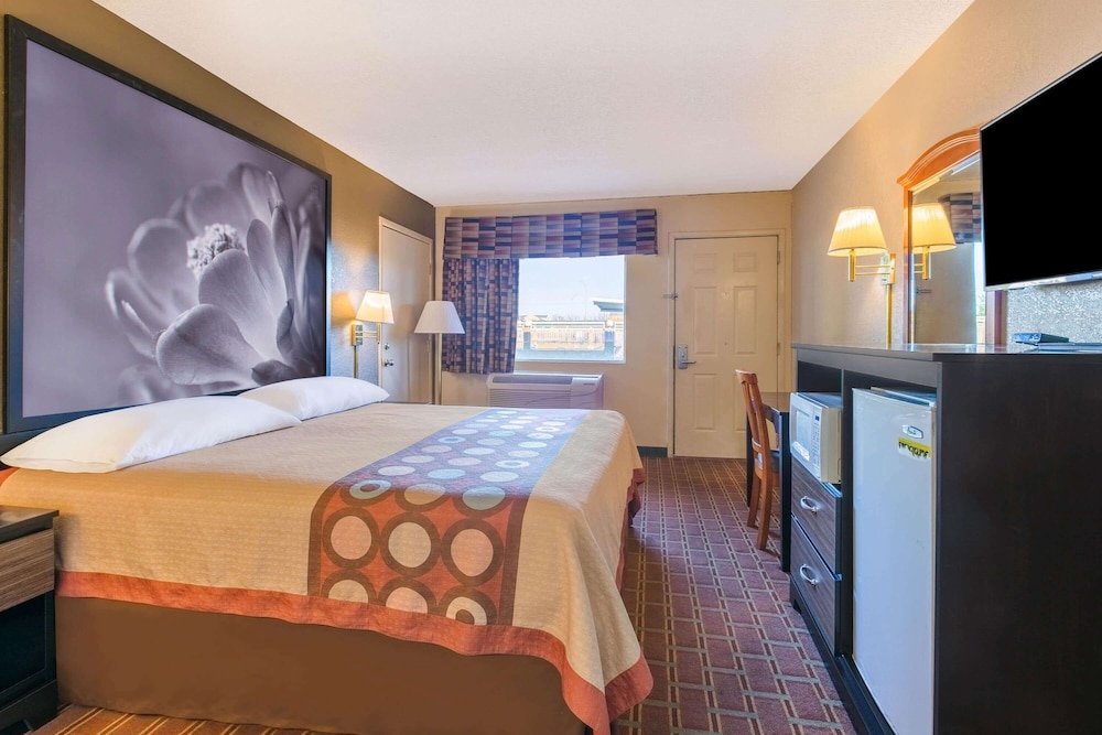 Deluxe Room, 1 King Bed, Non Smoking - Photo 1