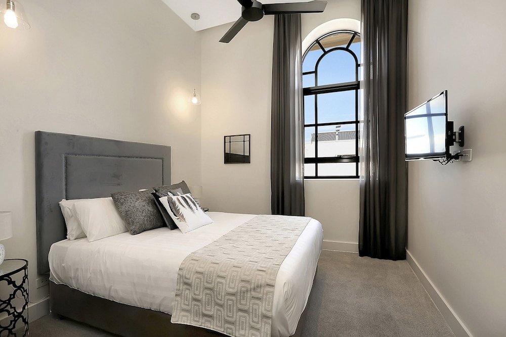 Executive Room, 1 Queen Bed photo 3