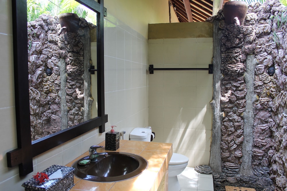 Standard AC Room, With Hot Shower photo 3
