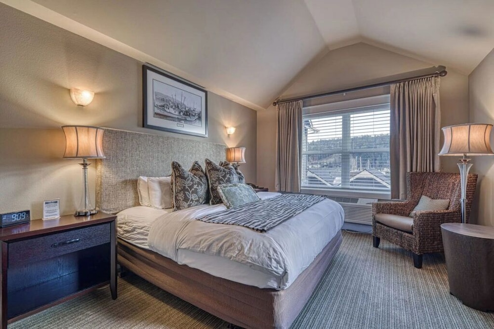 Superior Room, Harbor View