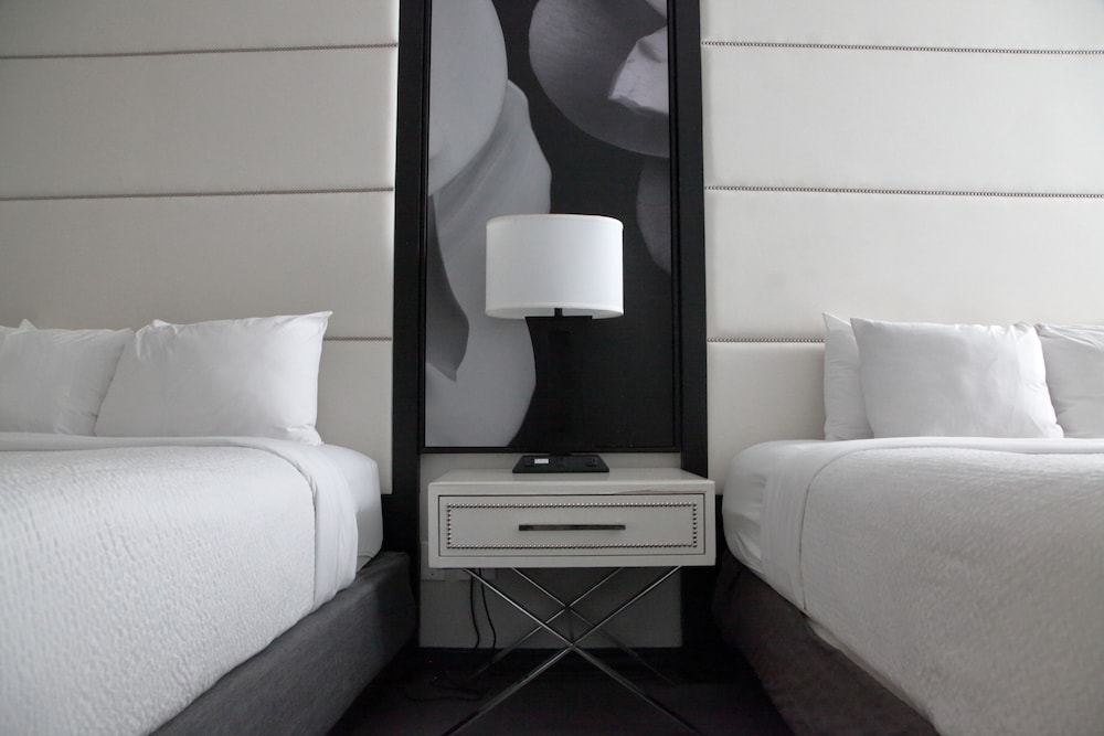Room, 2 Queen Beds, Non Smoking - Photo 10