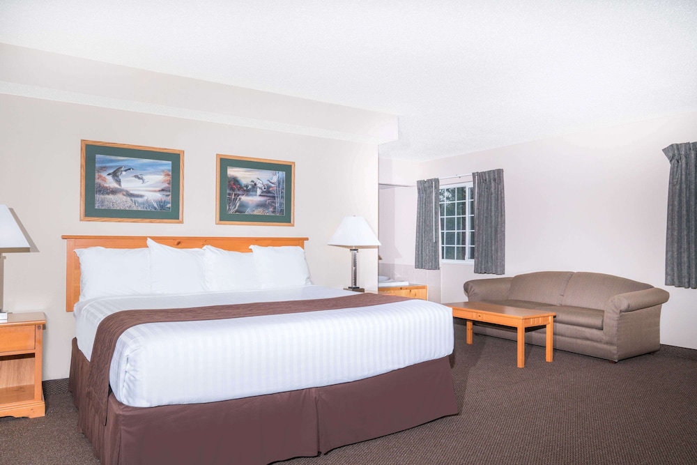 Suite, 1 King Bed with Sofa bed, Non Smoking - Photo 1