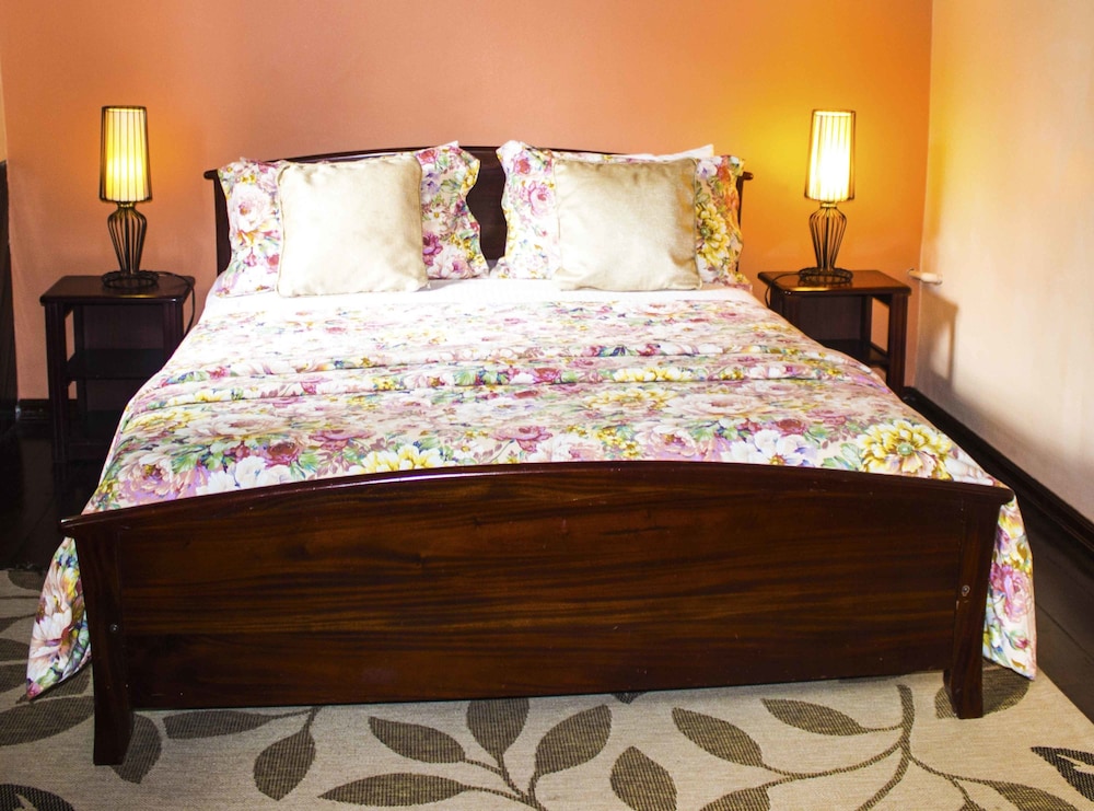 Bungalow, Hill View(3 queen,2 double,2 single beds) photo 2