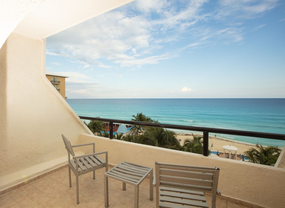 Superior Room, 1 King Bed, Terrace, Ocean View photo 3