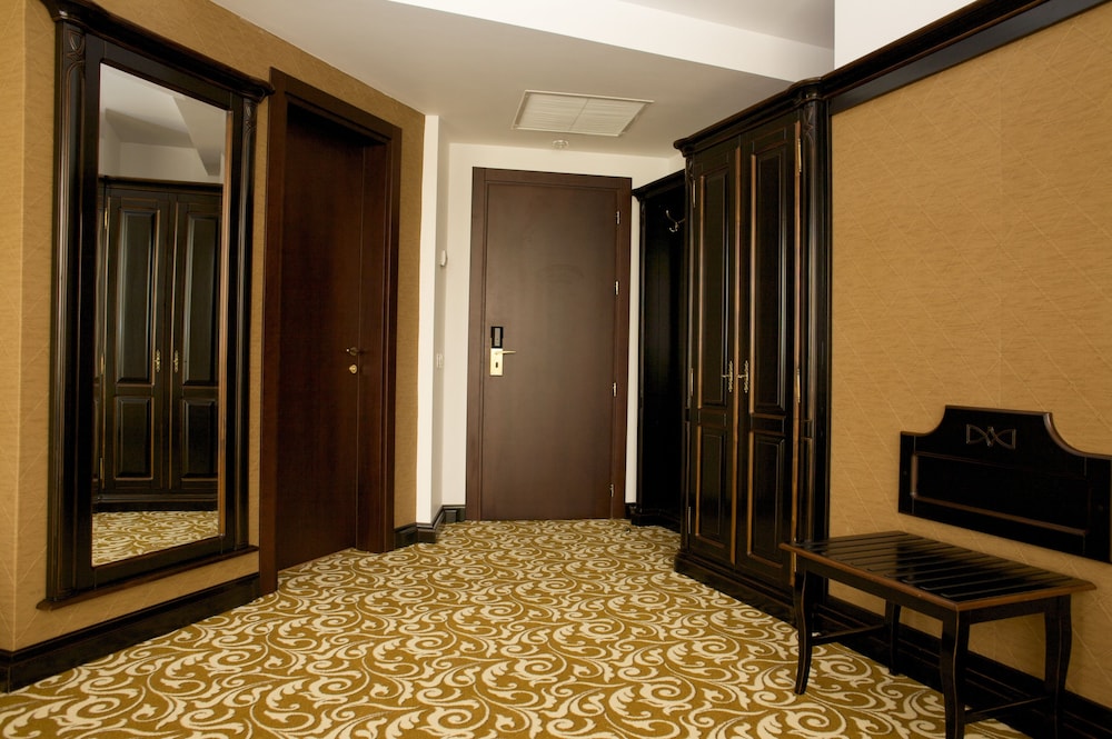 Premier Suite - Photo 3