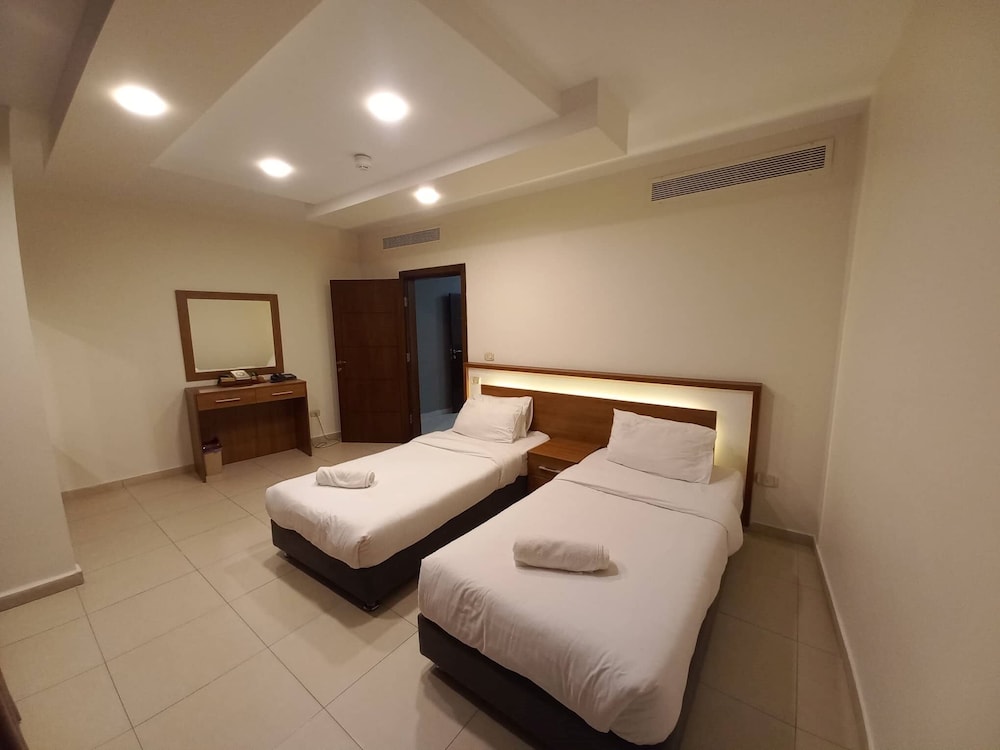 Luxury Apartment, 3 Bedrooms - Photo 7