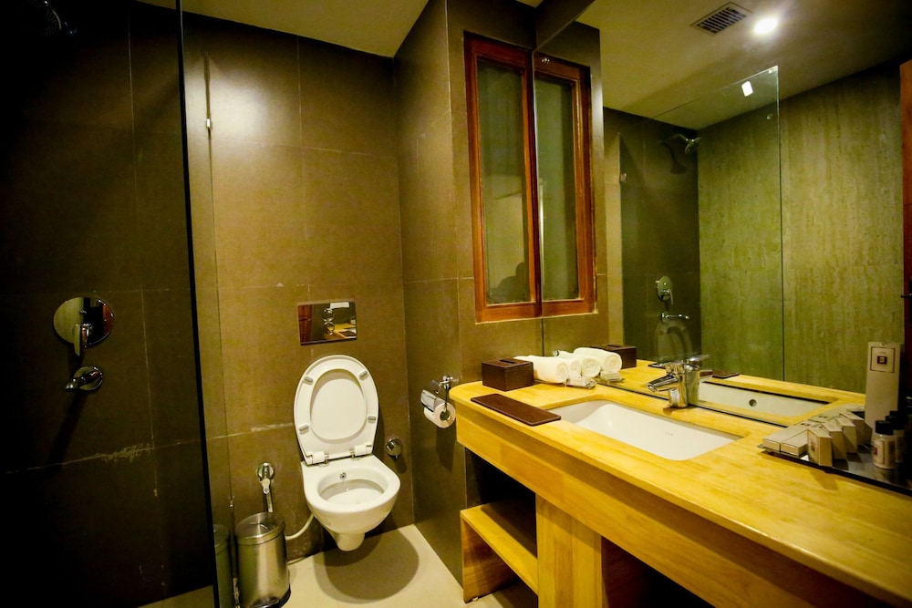 Superior Double Room, 1 King Bed, Pool View, Poolside photo 2