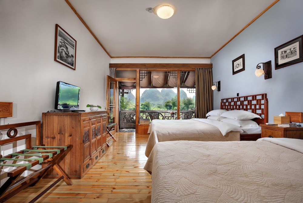 Family Double Room, Multiple Beds, Balcony, River View photo 2