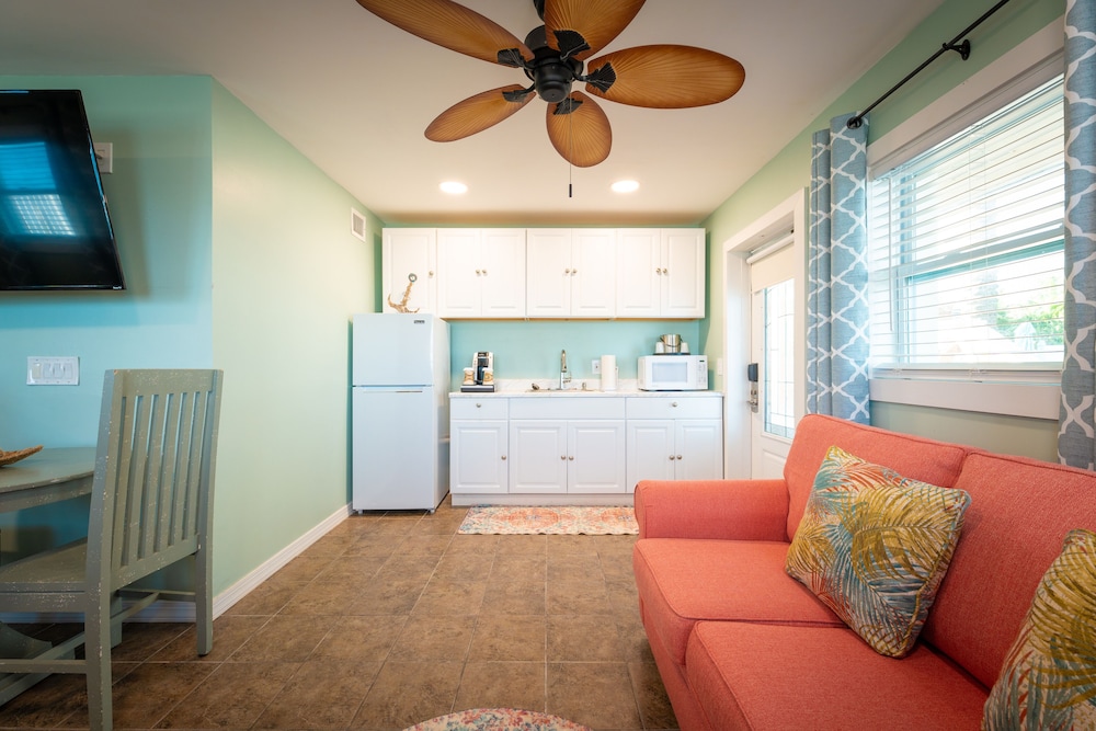 Premium Ocean View Bungalow King with Kitchenette photo 2