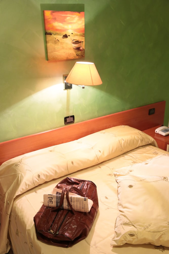 Double Room - Photo 6