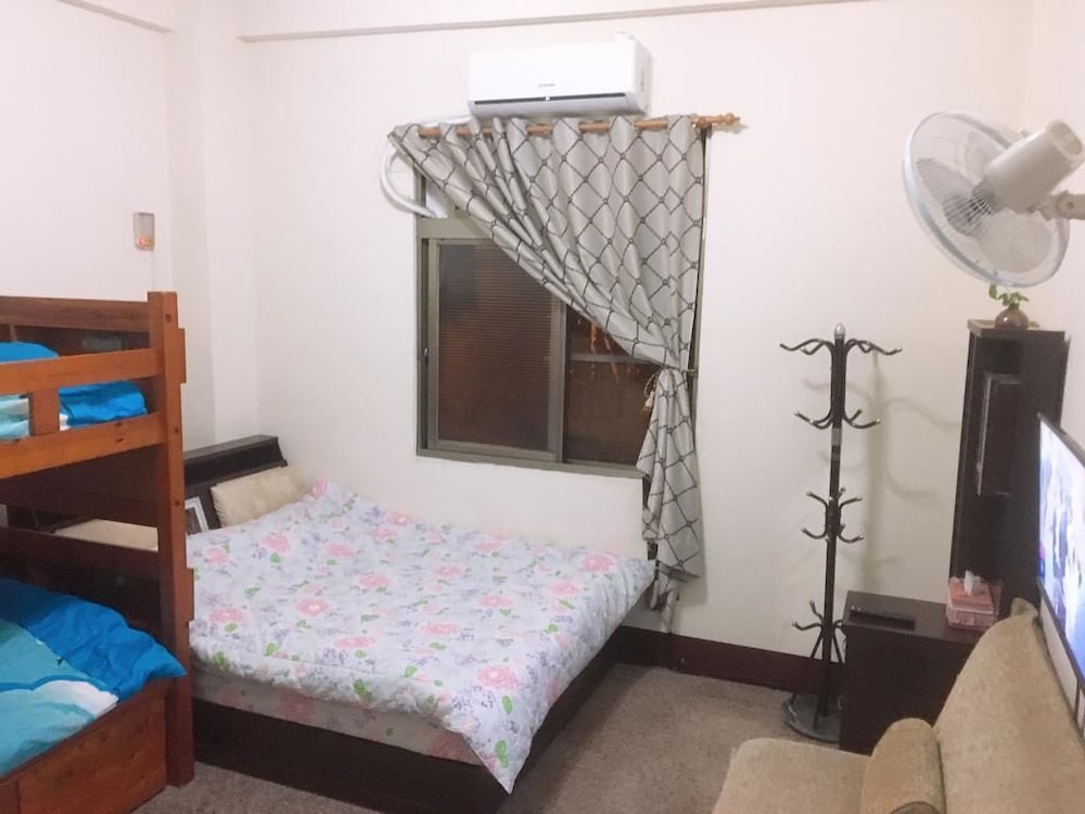 Elite Quadruple Room, Shared Bathroom photo 2