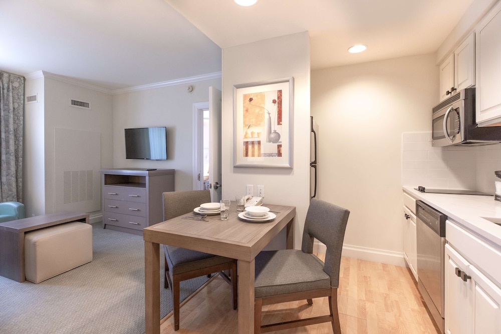 1 KING 2 QN BEDS 2 BEDROOM 2 BATH SUITE WITH SLEEPER SOFA - Photo 1
