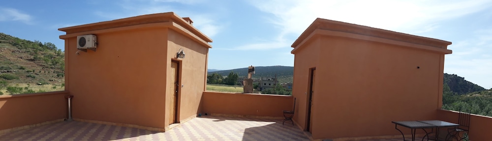 Traditional Quadruple Room, Multiple Beds, Private Bathroom, Mountain View photo 2