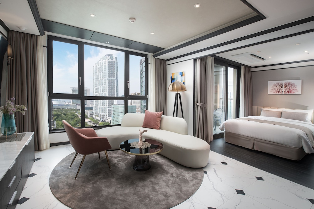 Romantic Suite - Photo 10