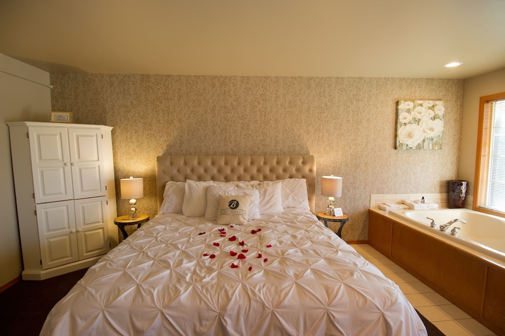 Romantic Double Room, 1 King Bed, Non Smoking (Rose Sunset)