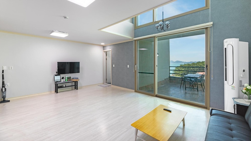 Basic Room, 1 Bedroom (102(Ocean View,Spa)) - Photo 10