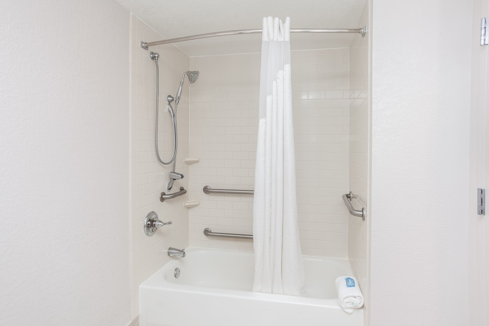 Room, 2 Queen Beds, Accessible, City View (Communication, Accessible Tub) - Photo 4