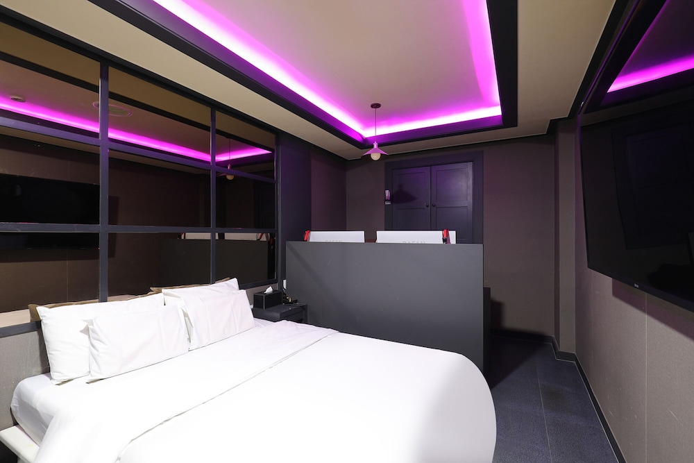 Deluxe Double Room, 1 Queen Bed photo 2