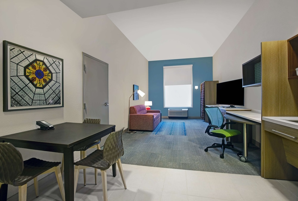Studio, 1 King Bed, Accessible (Mobility & Hearing, Roll-in Shower) - Photo 3