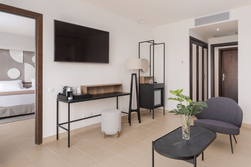 Deluxe Suite, Sea View (2 adults + 2 child)