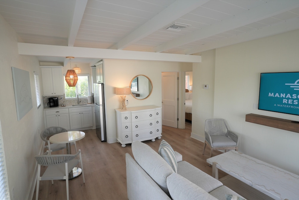Suite, 1 Bedroom, Pool View