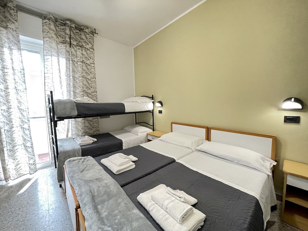 Comfort Quadruple Room, Multiple Beds, Non Smoking