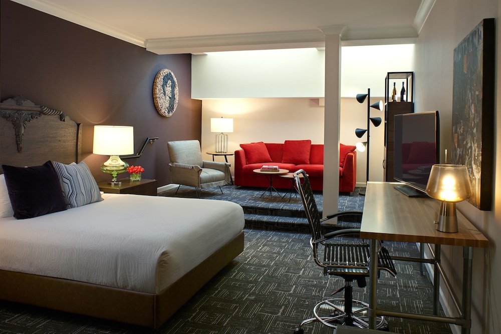 Essential King Room with City View