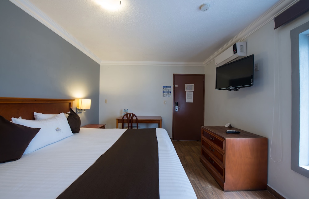Standard Room, 1 King Bed photo 2