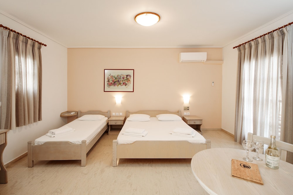Triple Room, Balcony photo 1