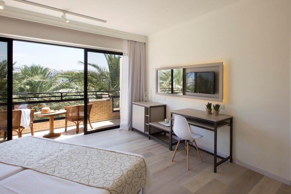 Standard Room, City View - Photo 6
