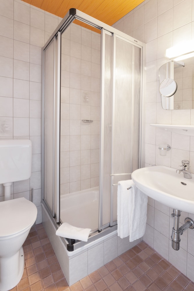 Basic Double Room photo 3