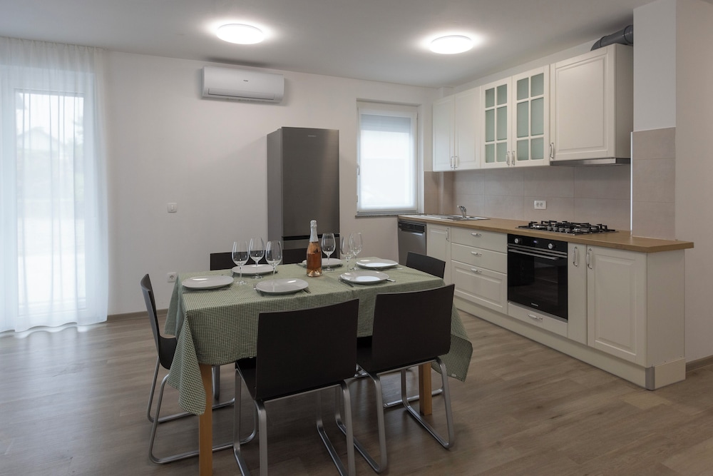 Basic Apartment, 2 Bedrooms, Pets Allowed, Ground Floor