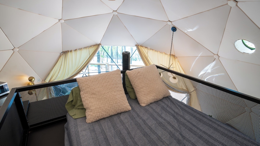 Luxury dome, lake view photo 2