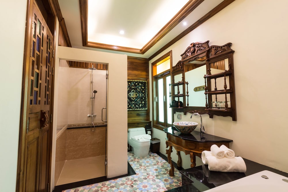 Luxury Room (King bed with Jacuzzi and Balcony)