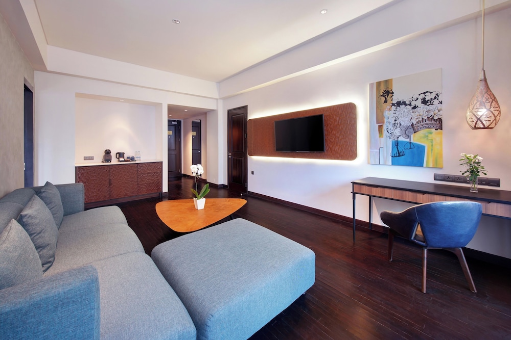 Executive Suite, 1 King Bed - Photo 7