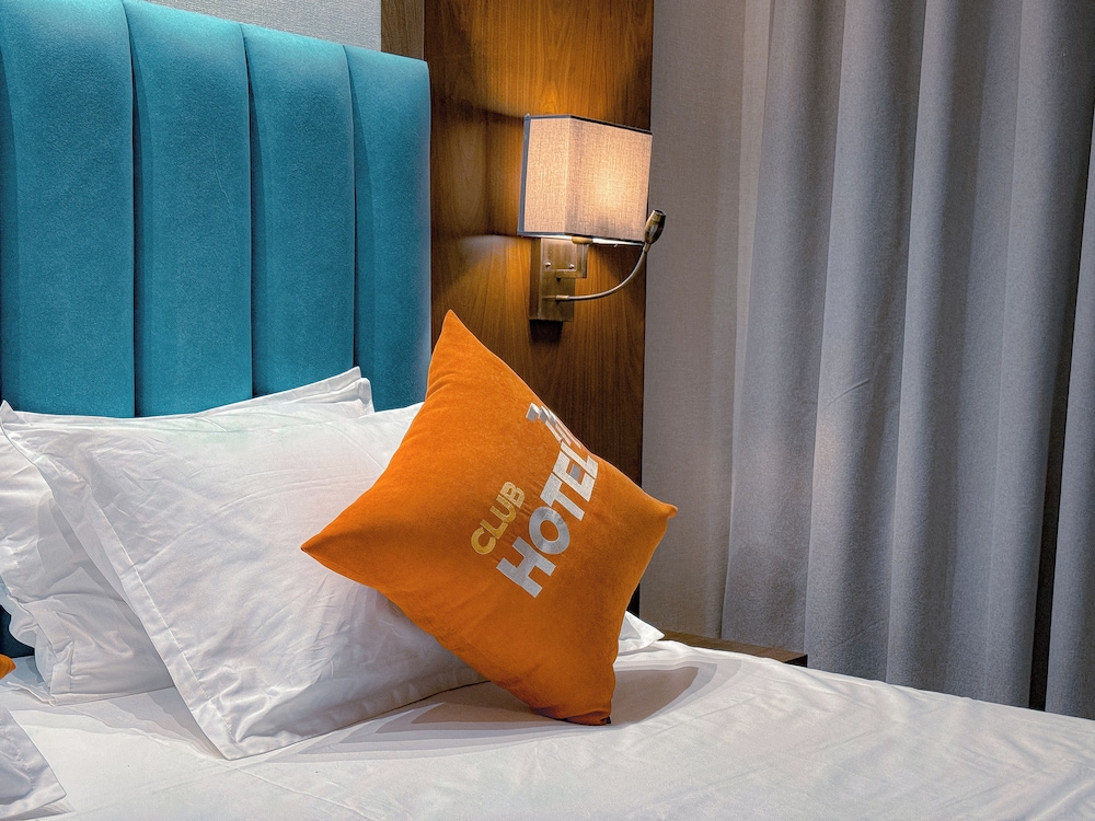 Superior Room, 1 King Bed, Courtyard View