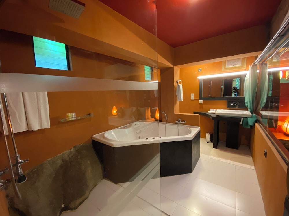 Romantic River Suite photo 2