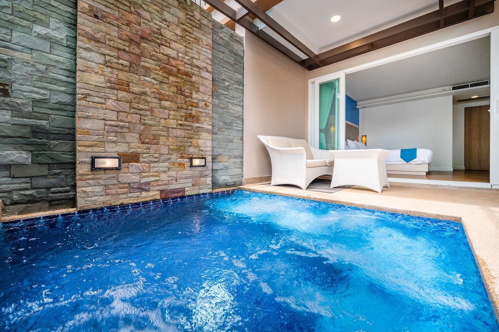 One Bedroom with Kitchen and Pool