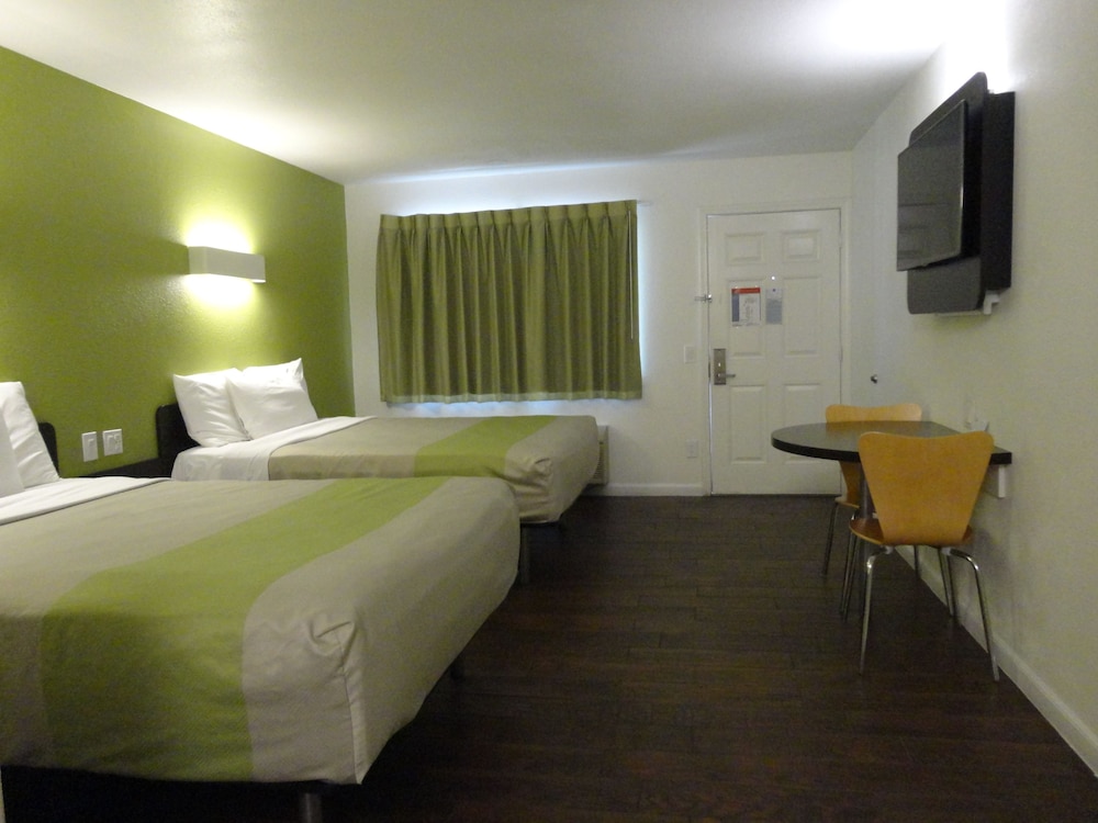 Signature Room, 2 Queen Beds, Non Smoking - Photo 2